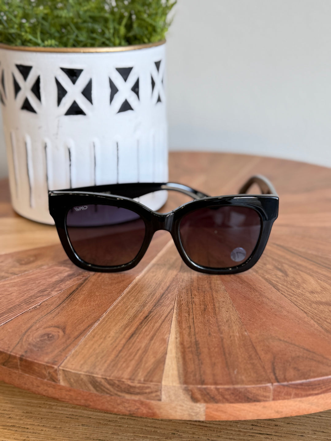 Stomi Black Square Polarized Sunglasses
