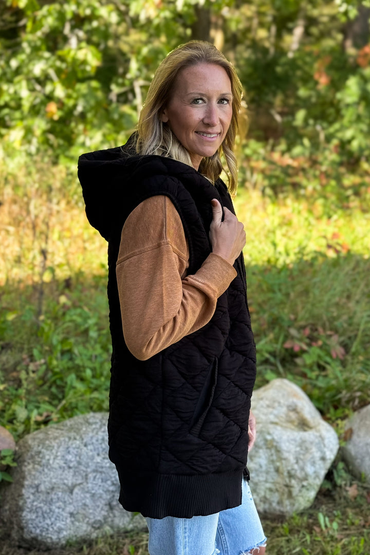 Oversized Quilted Fleece Vest- Black