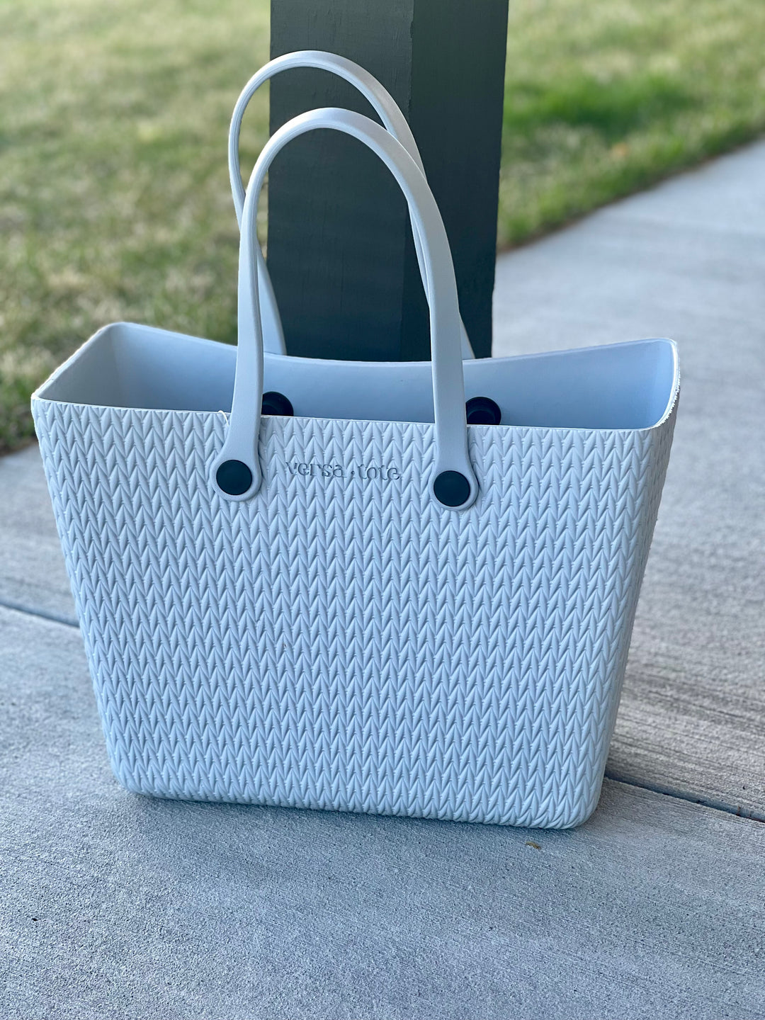 Versa Carrie Textured Tote- Grey